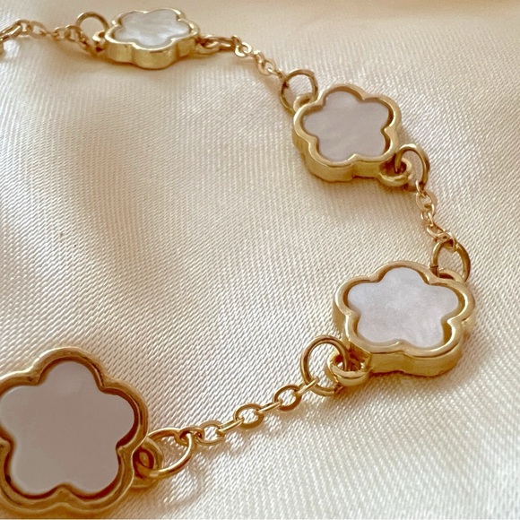 18K Gold Plated mother of pearl clover Bracelet Stainless Steel Womens Jewelry - Picture 5 of 6